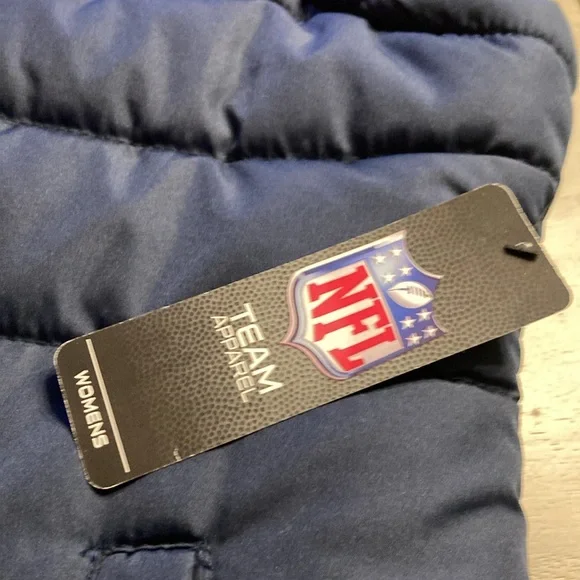 Women’s large patriots NFL apparel reversible winter vest - Picture 2 of 5
